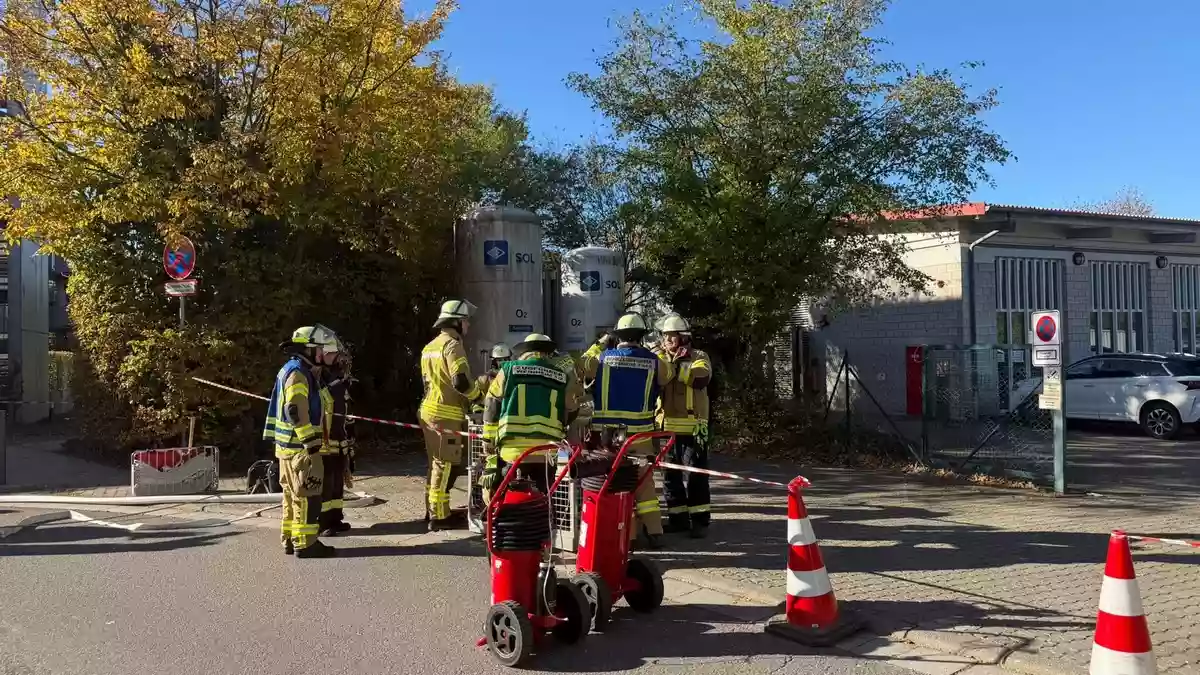 FW Weinheim: Flüssiggasaustritt am Krankenhaus beschäftigt Feuerwehr mehrere Stunden - Bild: presseportal.de