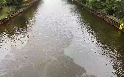 FW-E: Ölverschmutzung auf dem Rhein-Herne-Kanal - Schifffahrt vorübergehend eingestellt - Foto: presseportal.de