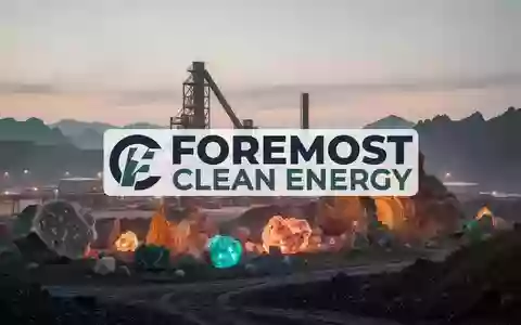 Moderne Industrieanlage bei Sonnenaufgang, die den Abbau von Energieressourcen symbolisiert. - Foto: über boerse-global.de