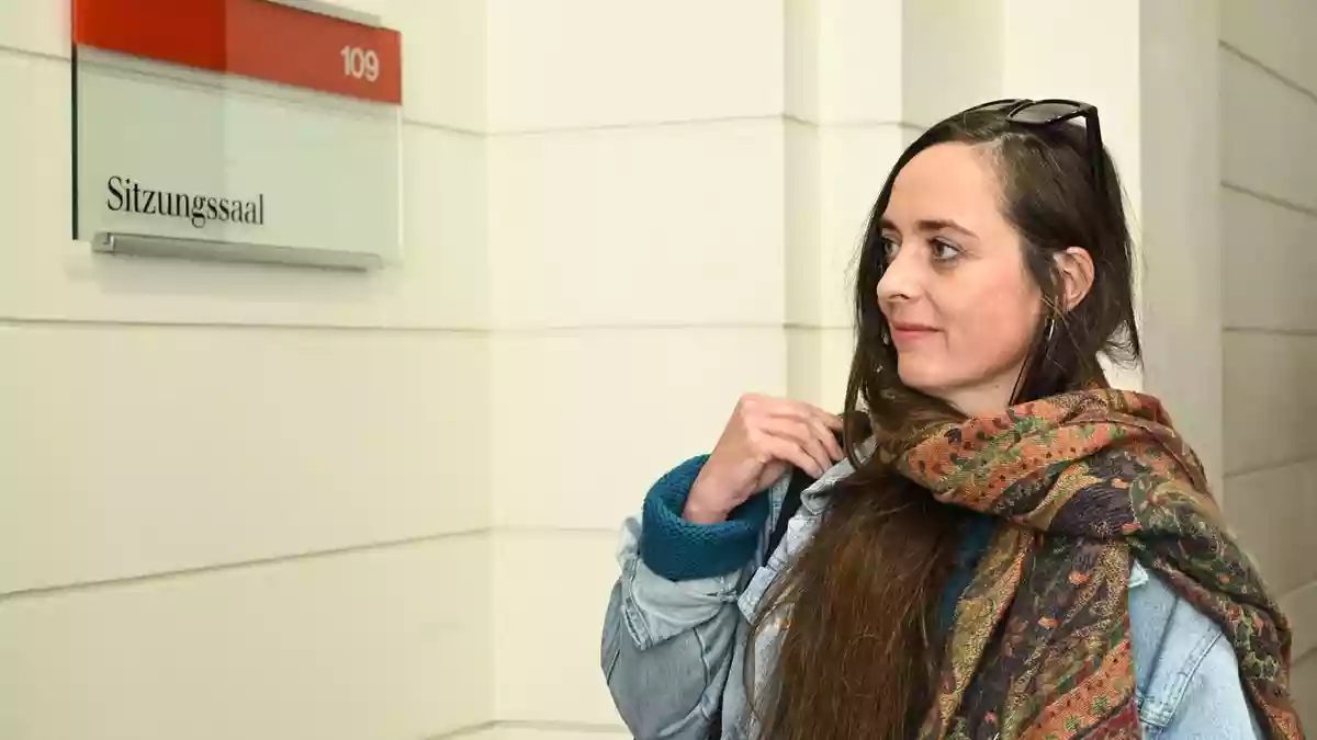 Die Abgeordnete Vanessa Emde nahm an einem Gespräch mit dem Vorstand der Linke-Fraktion und an einer Fraktionssitzung teil.   - Bild: Britta Pedersen/dpa