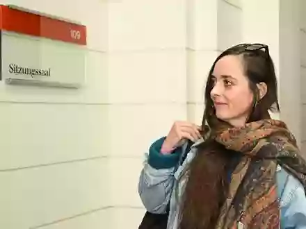 Die Abgeordnete Vanessa Emde nahm an einem Gespräch mit dem Vorstand der Linke-Fraktion und an einer Fraktionssitzung teil. - Foto: Britta Pedersen/dpa