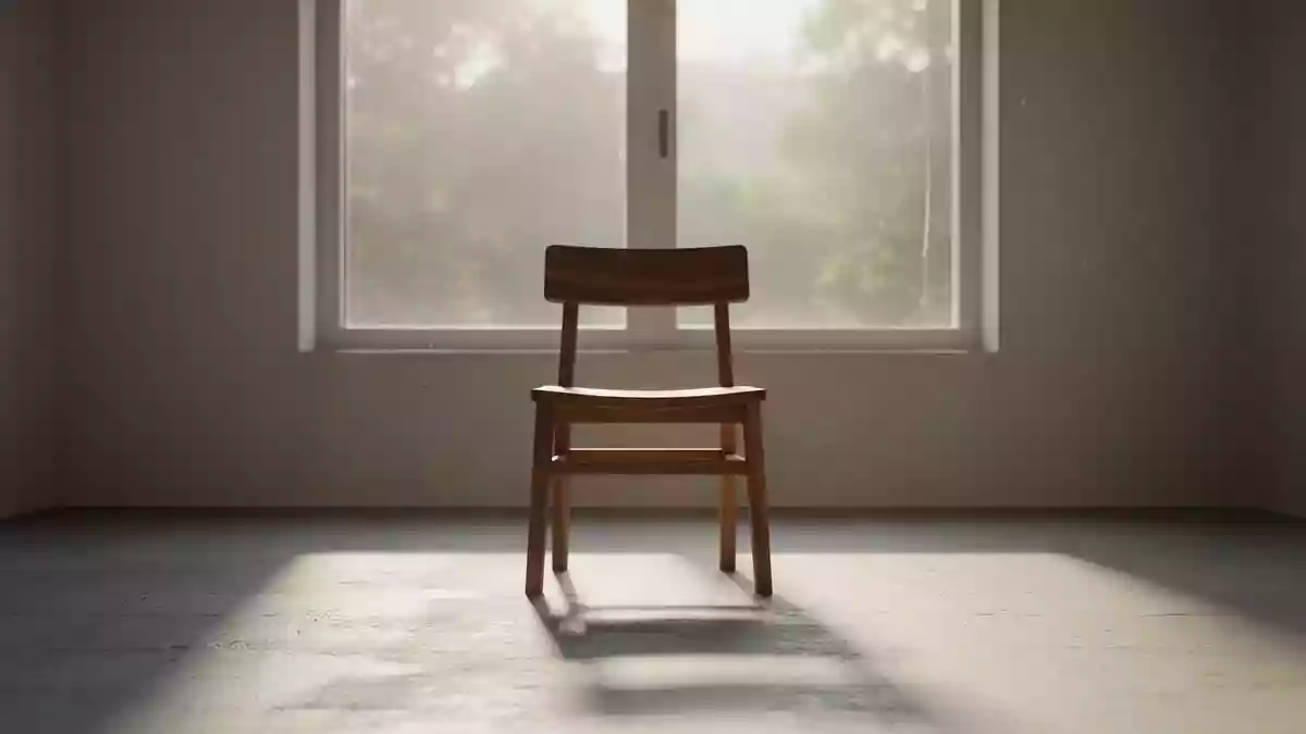 Ein minimalistischer, ruhiger Raum mit einem hölzernen Stuhl vor einem Fenster im sanften Morgenlicht. Illustration mit AI erstellt.
