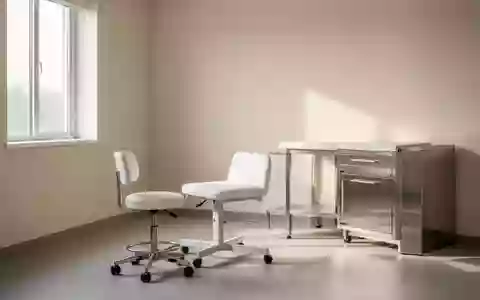 Ein helles, minimalistisches Behandlungszimmer in einer Arztpraxis mit medizinischem Mobiliar in ruhiger Atmosphäre. - Foto: über boerse-global.de