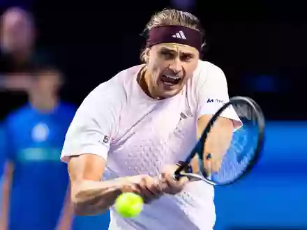 Alexander Zverev fehlt nur noch ein Sieg zu Platz eins in der Weltrangliste. - Foto: Max Slovencik/APA/dpa