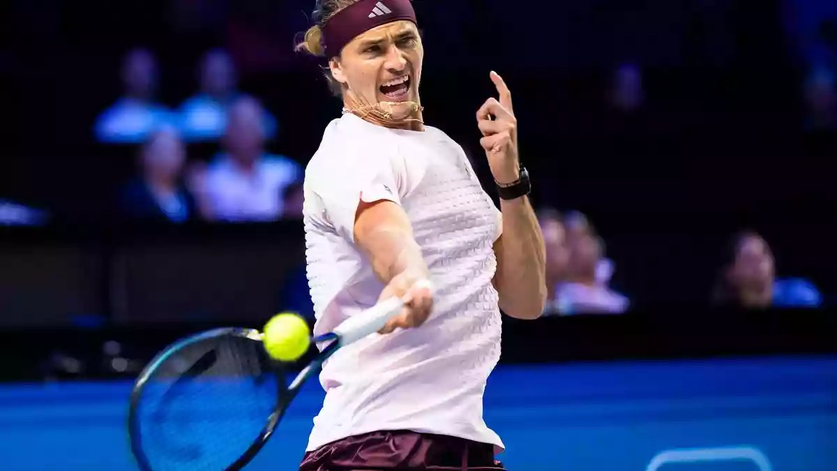 Alexander Zverev hatte in seinem Auftaktspiel in Wien mehr Mühe als erwartet. - Bild: Max Slovencik/APA/dpa