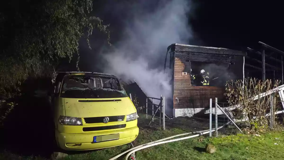 FW-ROW: Mobilheim in Lauenbrück in Vollbrand - Drei Verletzte und schwierige Löschwasserversorgung - Bild: presseportal.de