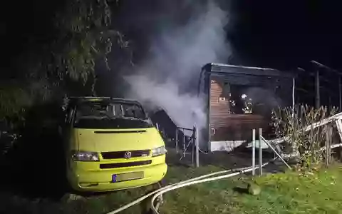 FW-ROW: Mobilheim in Lauenbrück in Vollbrand - Drei Verletzte und schwierige Löschwasserversorgung - Foto: presseportal.de
