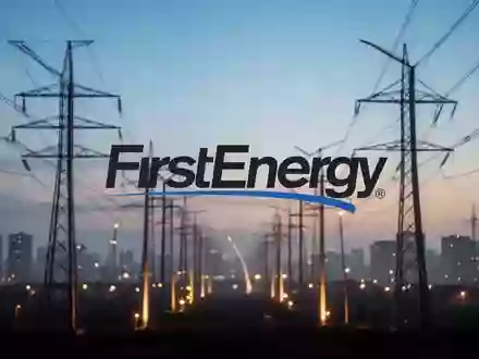 Moderne Strominfrastruktur und Hochspannungsleitungen bei Dämmerung als Symbol für die Energiebranche. - Foto: über boerse-global.de