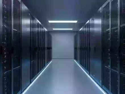 Moderne, dunkle Server-Infrastruktur in einem minimalistischen, architektonisch gestalteten Rechenzentrum. - Foto: über boerse-global.de
