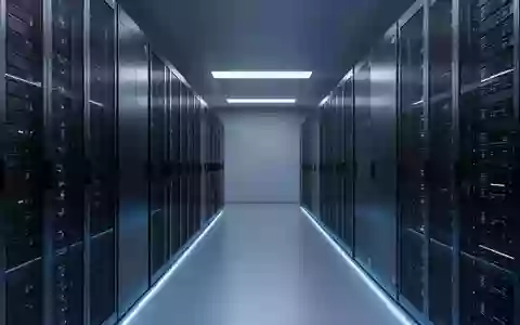 Moderne, dunkle Server-Infrastruktur in einem minimalistischen, architektonisch gestalteten Rechenzentrum. - Foto: über boerse-global.de