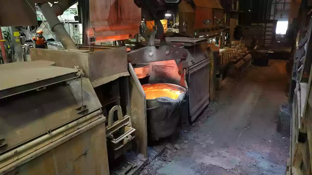 In der Aurubis-Hütte in Hamburg wird hochreines Kupfer produziert. (Archivbild) - Bild: Marcus Brandt/dpa