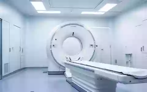 Ein steriler, modern eingerichteter Raum für eine Computertomographie in einer medizinischen Einrichtung. - Foto: über boerse-global.de