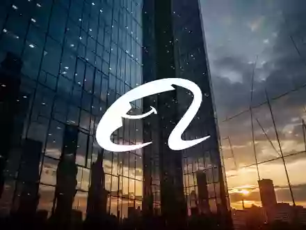 Moderne Glasfassade eines Bürogebäudes in der Abenddämmerung als Symbol für rechtliche Unsicherheit im Finanzsektor - Foto: über boerse-global.de