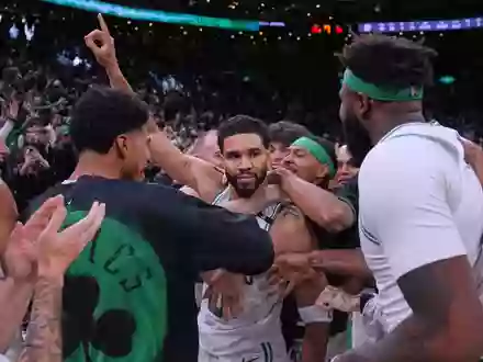 Jayson Tatum warf Boston gegen Brooklyn in letzter Sekunde zum Sieg. - Foto: Charles Krupa/AP/dpa