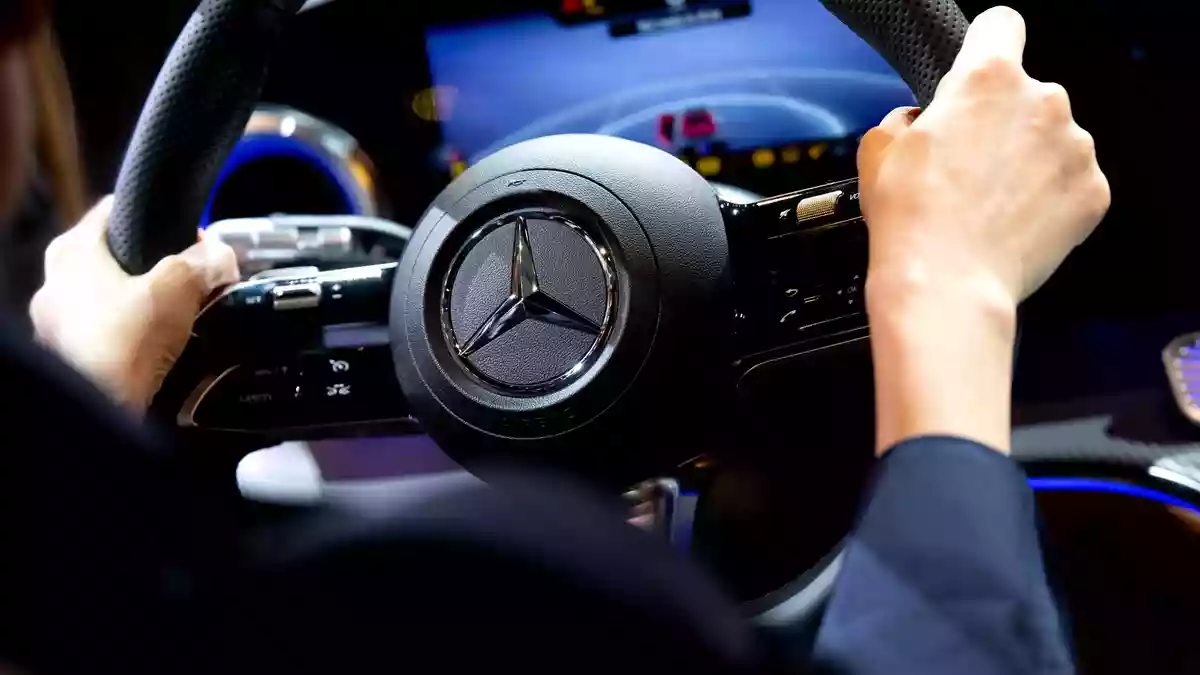 Mercedes-Benz macht mehr Gewinn nach magerem Vorjahresquartal. (Archivbild) - Bild: Sven Hoppe/dpa