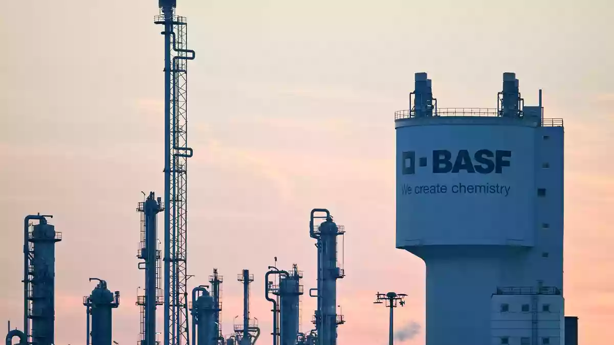 Der Chemiekonzern BASF hat ein gutes Quartal hinter sich - Bild: Uwe Anspach/dpa