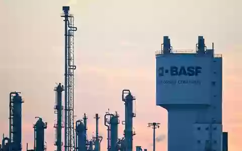 Der Chemiekonzern BASF hat ein gutes Quartal hinter sich - Foto: Uwe Anspach/dpa