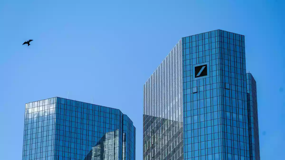 Deutsche Bank: Auch die Zwischenbilanz für das dritte Quartal fällt positiv aus. (Archivbild) - Bild: Andreas Arnold/dpa