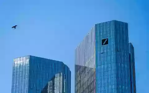 Deutsche Bank: Auch die Zwischenbilanz für das dritte Quartal fällt positiv aus. (Archivbild) - Foto: Andreas Arnold/dpa