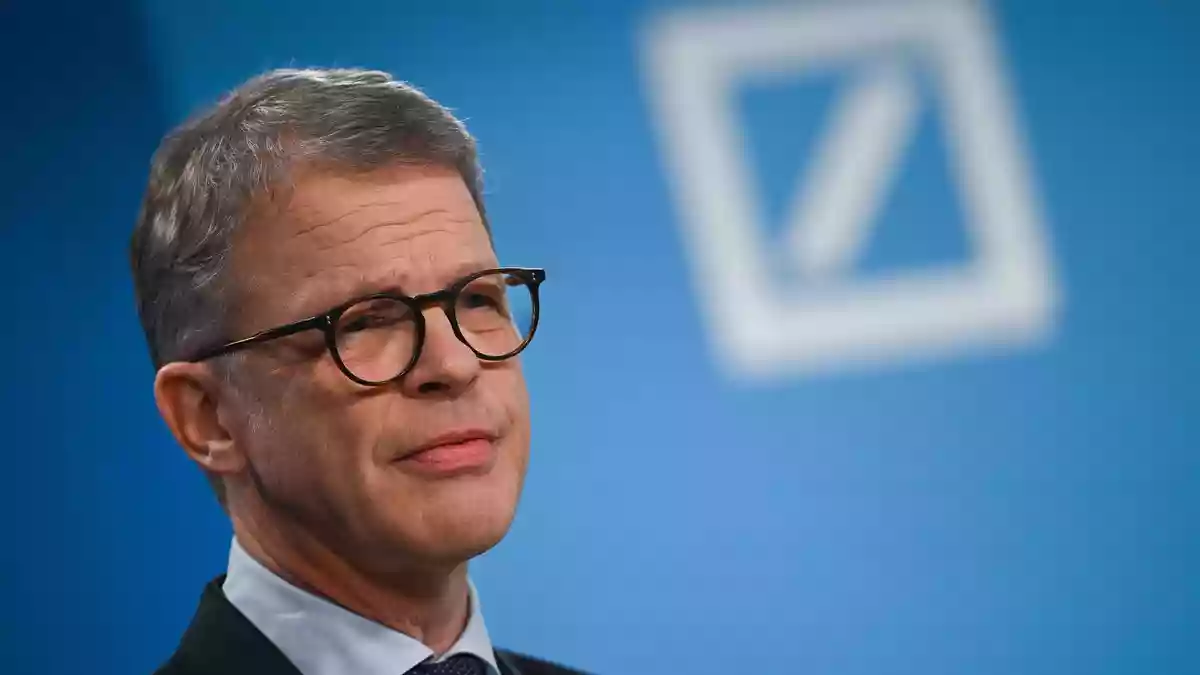 Christian Sewing hatte die Führung des Geldhauses nach etlichen Krisenjahren im April 2018 übernommen. (Archivbild) - Bild: Florian Wiegand/dpa