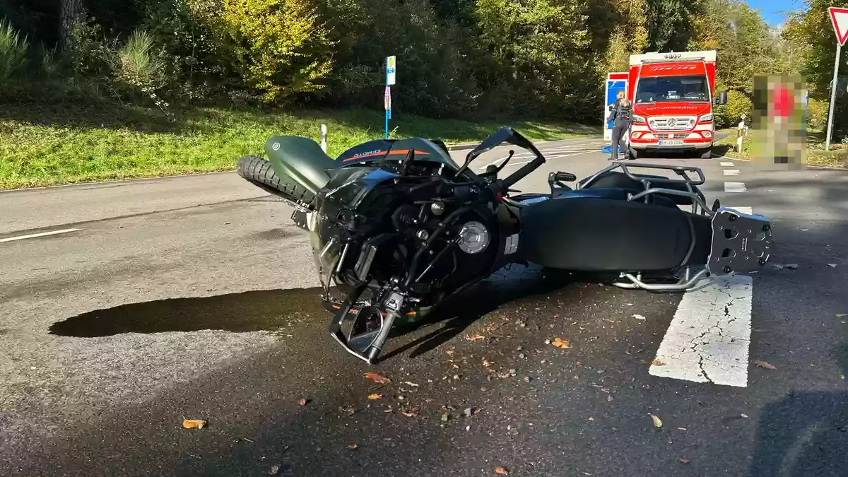 POL-GM: Kradfahrer bei Unfall auf B256 schwer verletzt - Bild: presseportal.de