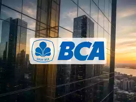 Moderne Glasfassade eines Bürogebäudes bei Sonnenuntergang als Symbol für stabiles Wachstum im Bankensektor. - Foto: über boerse-global.de