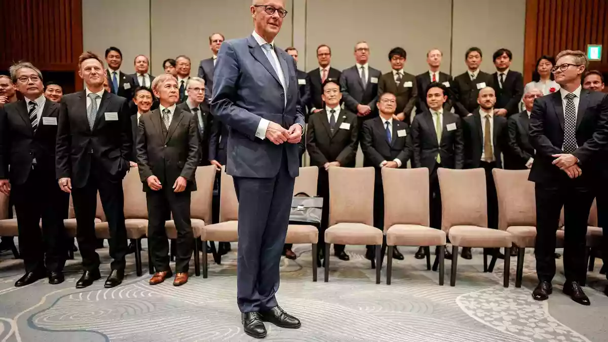 Merz nahm zum Auftakt seines Japan-Besuchs an einem Wirtschaftsforum teil. - Bild: Kay Nietfeld/dpa