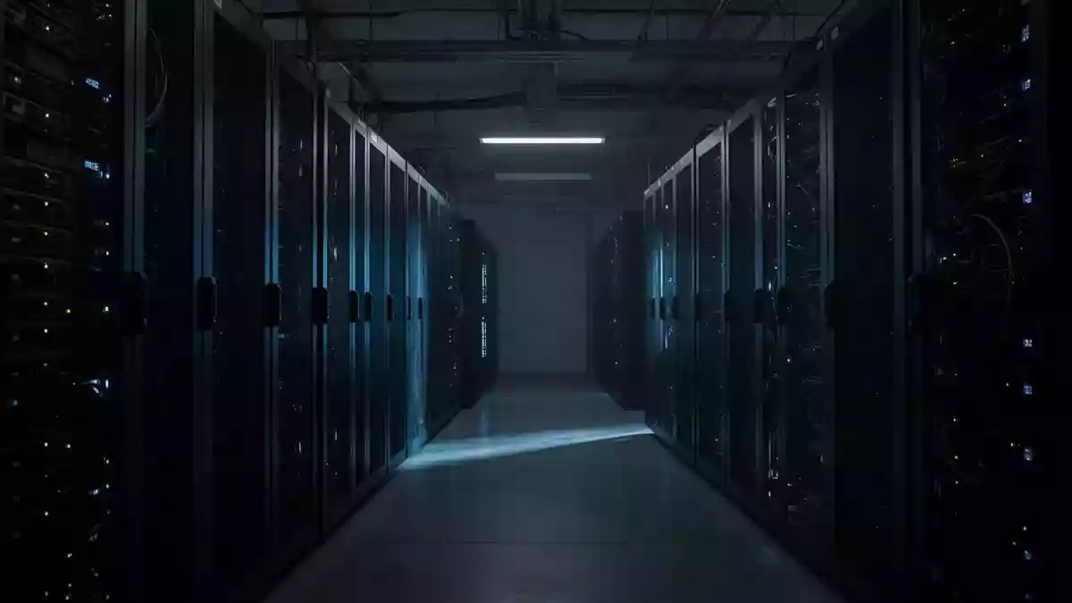 Dunkle Server-Racks in einem industriellen Raum, die eine versteckte digitale Infrastruktur symbolisieren. Illustration mit AI erstellt.