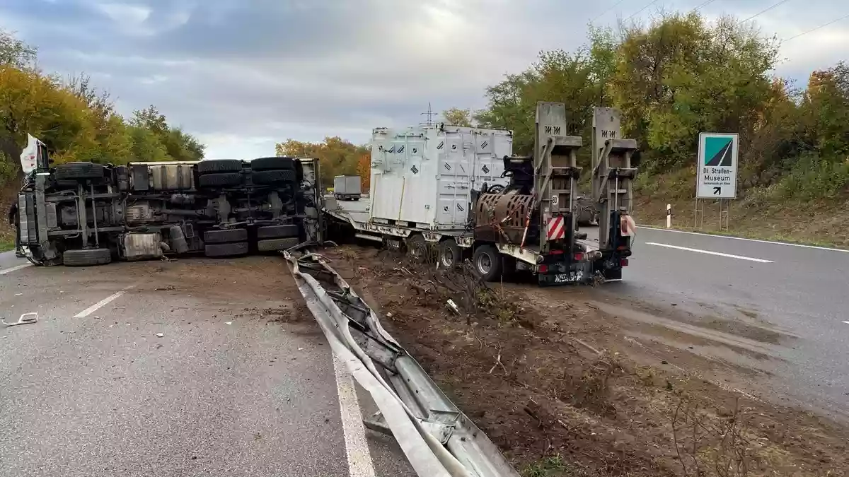 POL-PDLD: Germersheim - LKW Unfall auf B9 - Bild: presseportal.de