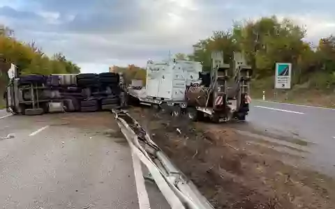 POL-PDLD: Germersheim - LKW Unfall auf B9 - Foto: presseportal.de