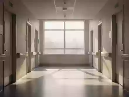 Ein heller, minimalistischer Krankenhausflur mit einfallendem Tageslicht und klaren architektonischen Linien. - Foto: über boerse-global.de