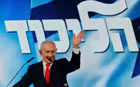 Israels Regierungschef Benjamin Netanjahu gibt sich trotz eines knappen Wahlausgangs siegesgewiss.  - Foto: Olivier Fitoussi/dpa