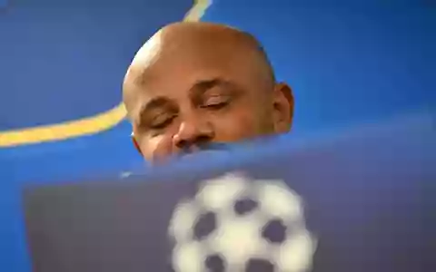 Auszeit vom Fußball-Alltag: Bayern-Trainer Vincent Kompany muss sich nach seinem Zusammenbruch erst mal erholen. (Archivbild) - Foto: Peter Kneffel/dpa