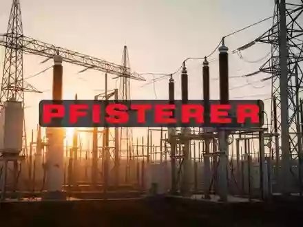 Abstrakte Darstellung nachhaltiger industrieller Infrastruktur mit goldenem Lichtglanz als Symbol für Exzellenz. - Foto: über boerse-global.de
