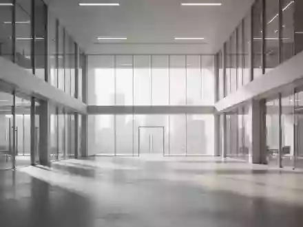 Ein minimalistisches, modernes Bürogebäude mit großen Glasfronten und hellem, natürlichem Tageslicht. - Foto: über boerse-global.de