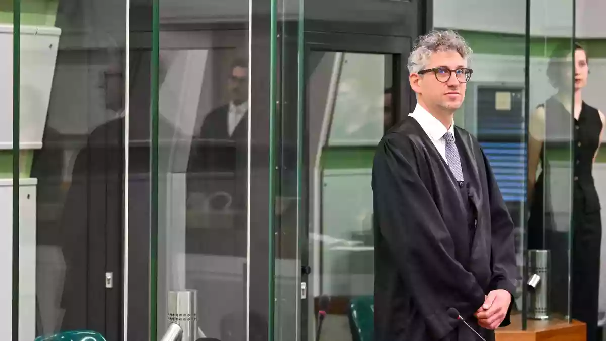 Der Verteidiger Jochen Schöfthaler vor Prozessbeginn. (Archivbild) - Bild: Soeren Stache/dpa