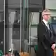 Der Verteidiger Jochen Schöfthaler vor Prozessbeginn. (Archivbild) - Bild: Soeren Stache/dpa