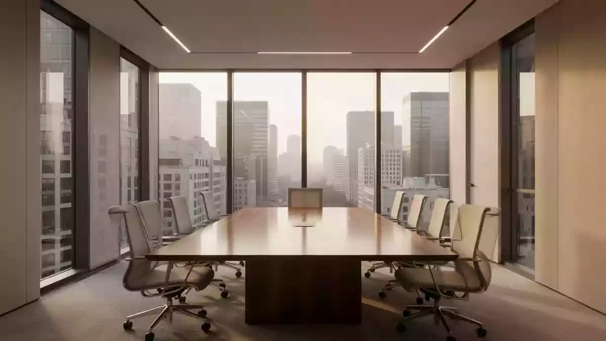 Ein moderner, leerer Konferenzraum mit einem großen Holztisch und bodentiefen Fenstern mit Blick auf ein Geschäftsviertel. Illustration mit AI erstellt.