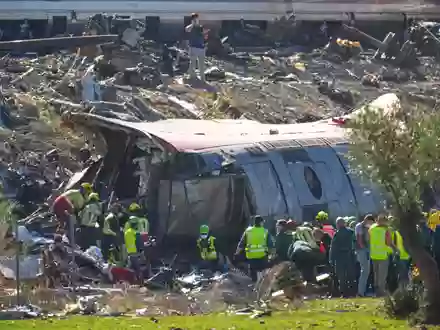 Es sei wie ein Alptraum, aus dem man nicht mehr erwache, sagt ein Angehöriger der Rettungskräfte.  - Foto: Manu Fernandez/AP/dpa