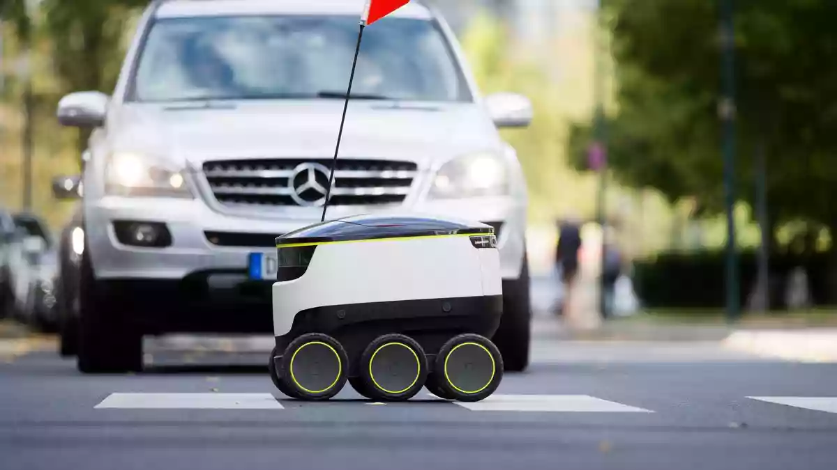 Solche Lieferroboter des Unternehmens Starship Technologies wurden auch in Deutschland bereits getestet. (Symbolbild) - Bild: picture alliance / dpa