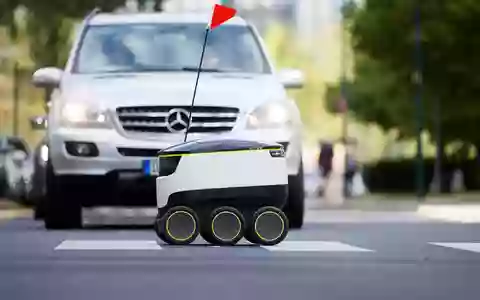 Solche Lieferroboter des Unternehmens Starship Technologies wurden auch in Deutschland bereits getestet. (Symbolbild) - Foto: picture alliance / dpa