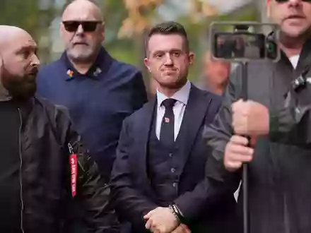Tommy Robinson droht eine mehrjährige Haftstrafe.  - Foto: Yui Mok/PA Wire/dpa