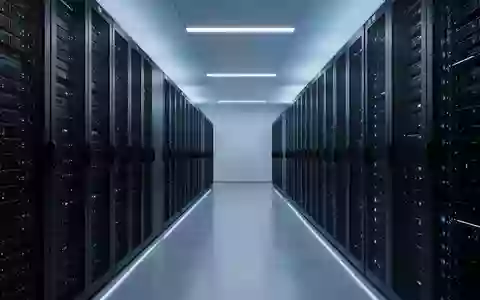 Ein moderner, minimalistischer Serverraum mit dunklen, glatten Server-Racks und kühler blauer Beleuchtung. - Foto: über boerse-global.de