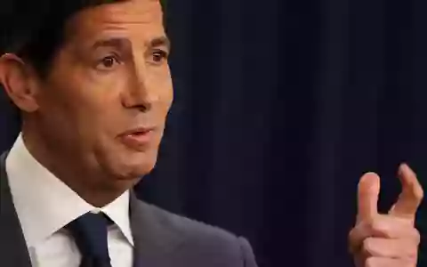 Fed-Chef Warsh hat Sitzungen ohne Zinsentscheidungen angekündigt. - Foto: Julia Demaree Nikhinson/AP/dpa