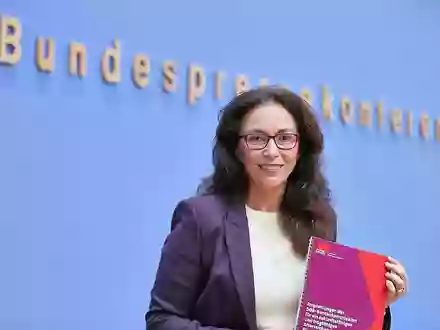 Yasmin Fahimi bei der Vorstellung der Empfehlungen der DGB-Rentenkommission am 28.10.2026 - Foto: via dts Nachrichtenagentur