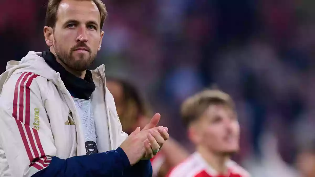 Harry Kane klatscht nach dem 6:1 gegen Magdeburg. - Bild: Sven Hoppe/dpa