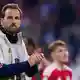 Harry Kane klatscht nach dem 6:1 gegen Magdeburg. - Bild: Sven Hoppe/dpa