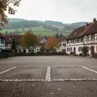 Ein leerer, ländlicher Parkplatz auf einem Dorfplatz in Baden-Württemberg mit zwei markierten Stellplätzen. - Foto: über boerse-global.de
