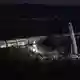 Drei Waggons stürzten einen Bahndamm hinunter. - Bild: Alejandro Martínez Vélez/EUROPA PRESS/dpa