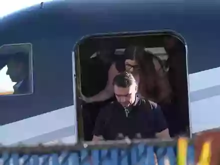 Nach seiner heimlichen Ausreise aus Brasilien landete Bolsonaro am Mittwoch in Miami. - Foto: Marta Lavandier/AP/dpa
